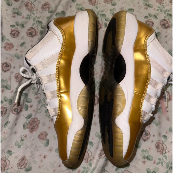 Jordan 11 Low “Closing Ceremony” - Picture 3 of 3